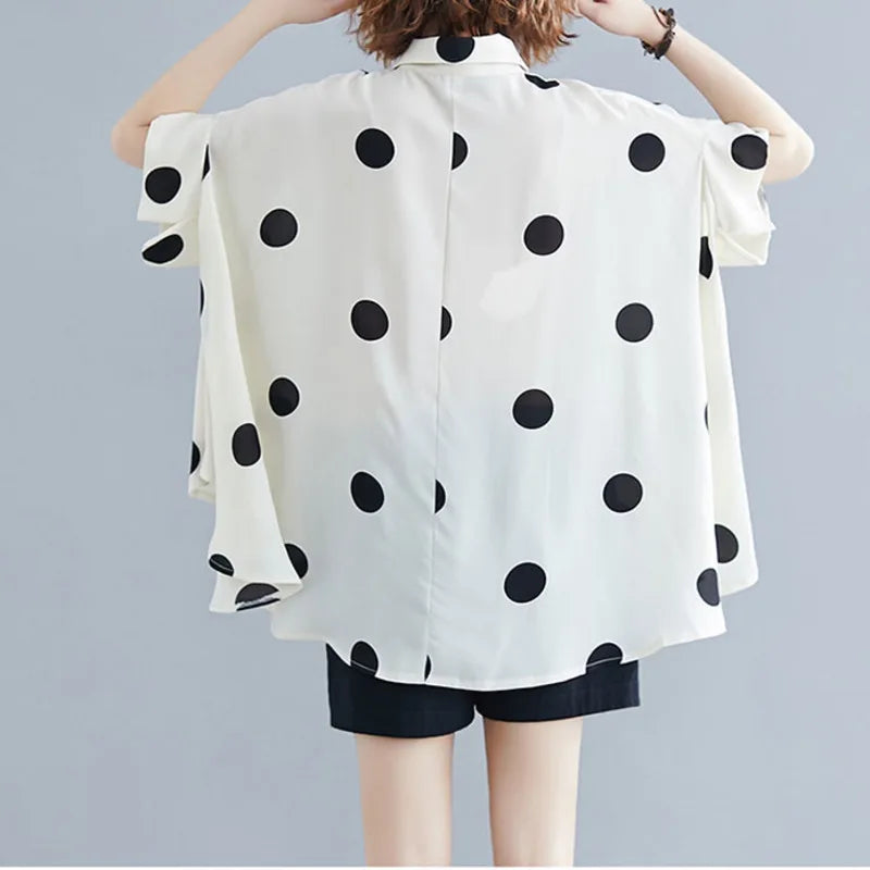 Vrouwelijke Blouse met Polka Dots Zomerse Look