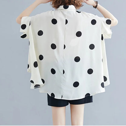 Vrouwelijke Blouse met Polka Dots Zomerse Look