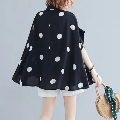 Vrouwelijke Blouse met Polka Dots Zomerse Look