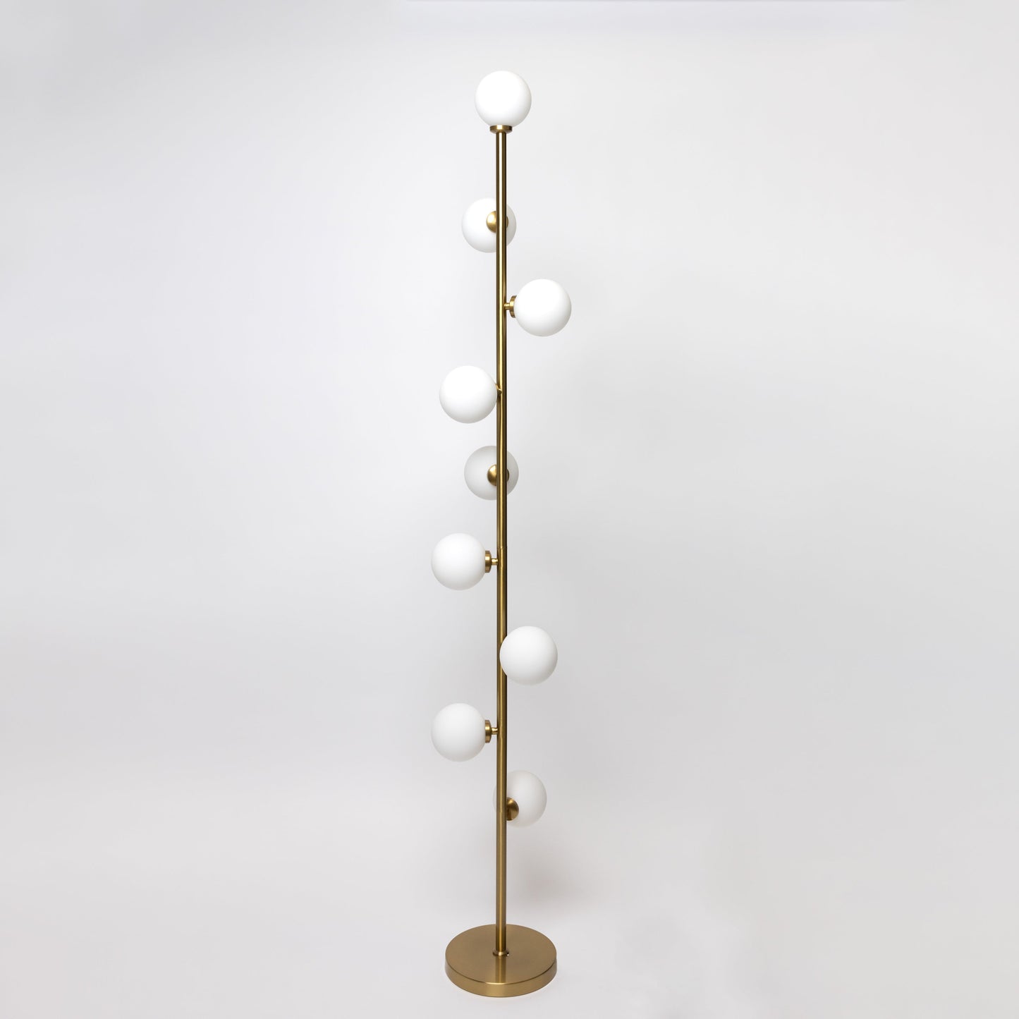 Scandinavische Minimalistische Staande Lamp Met Glazen Bollen En Warm Licht