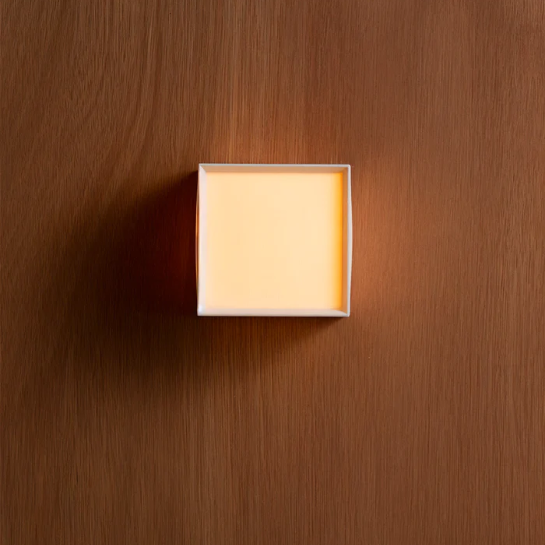 Wandlamp met Minimalistisch Design en Natuurlijke Stoffen Kap — Zachte Sfeerverlichting