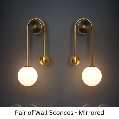 Goudkleurige Wandlamp met Wit Glazen Bol – Modern Scandinavisch Design voor Hal & Gang