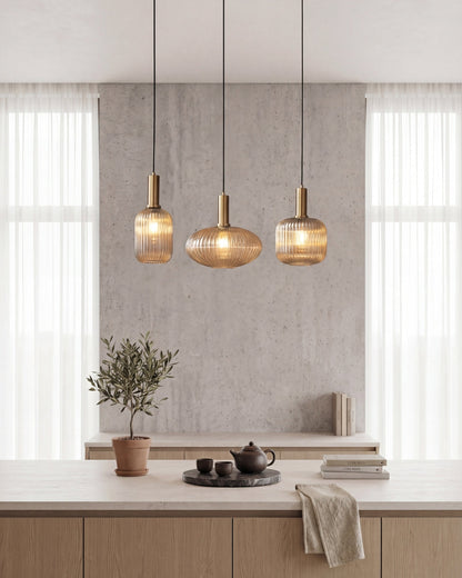 CLYDE Moderne Hanglamp met Gekleurde Glazen Kap – Scandinavisch Design voor Woonkamer & Eetkamer – E27 Fitting