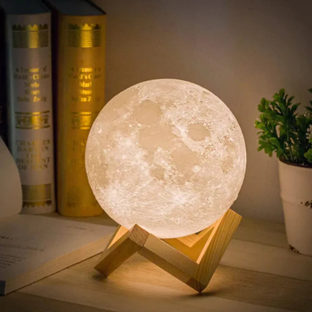 Maanlamp met 3D-Oppervlak en Touchbediening – Draadloze LED Sfeerverlichting op Houten Standaard in 4 Maten
