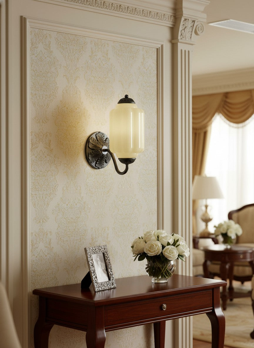 Melkglazen Wandlamp Eloise voor Hal en Slaapkamer | Vintage Wandverlichting met Melkwit Glas