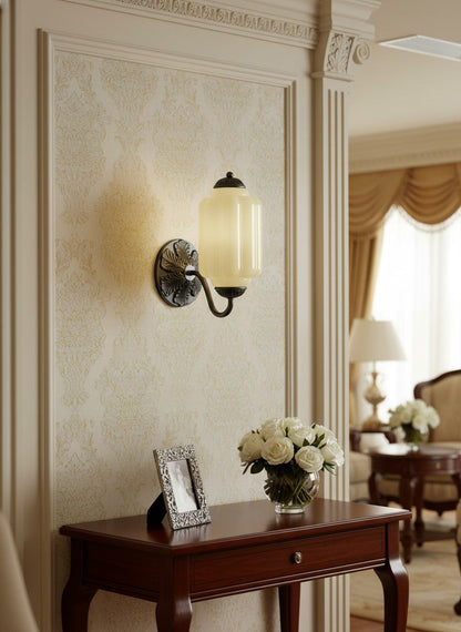 Melkglazen Wandlamp Eloise voor Hal en Slaapkamer | Vintage Wandverlichting met Melkwit Glas