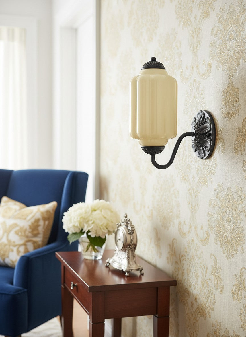 Melkglazen Wandlamp Eloise voor Hal en Slaapkamer | Vintage Wandverlichting met Melkwit Glas