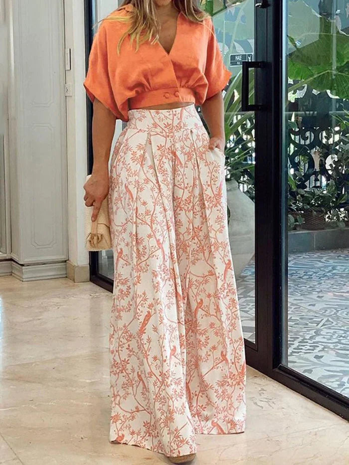 Vrouwelijke Zomeroutfit Bloemenprint met Wijde Broek
