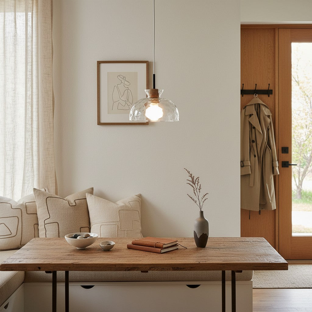 Glazen Hanglamp met Geslepen Koepel en Houten Accenten – Rustieke Eethoekverlichting