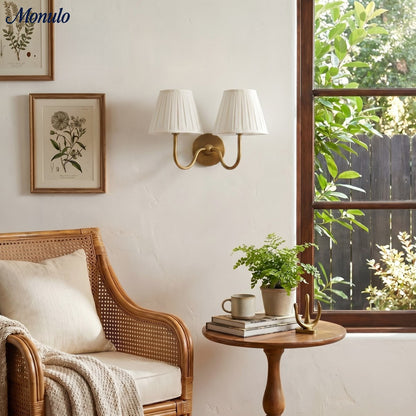 Wandlamp met Geplisseerde Stoffen Kap – Klassieke Verlichting voor Slaapkamer en Woonkamer