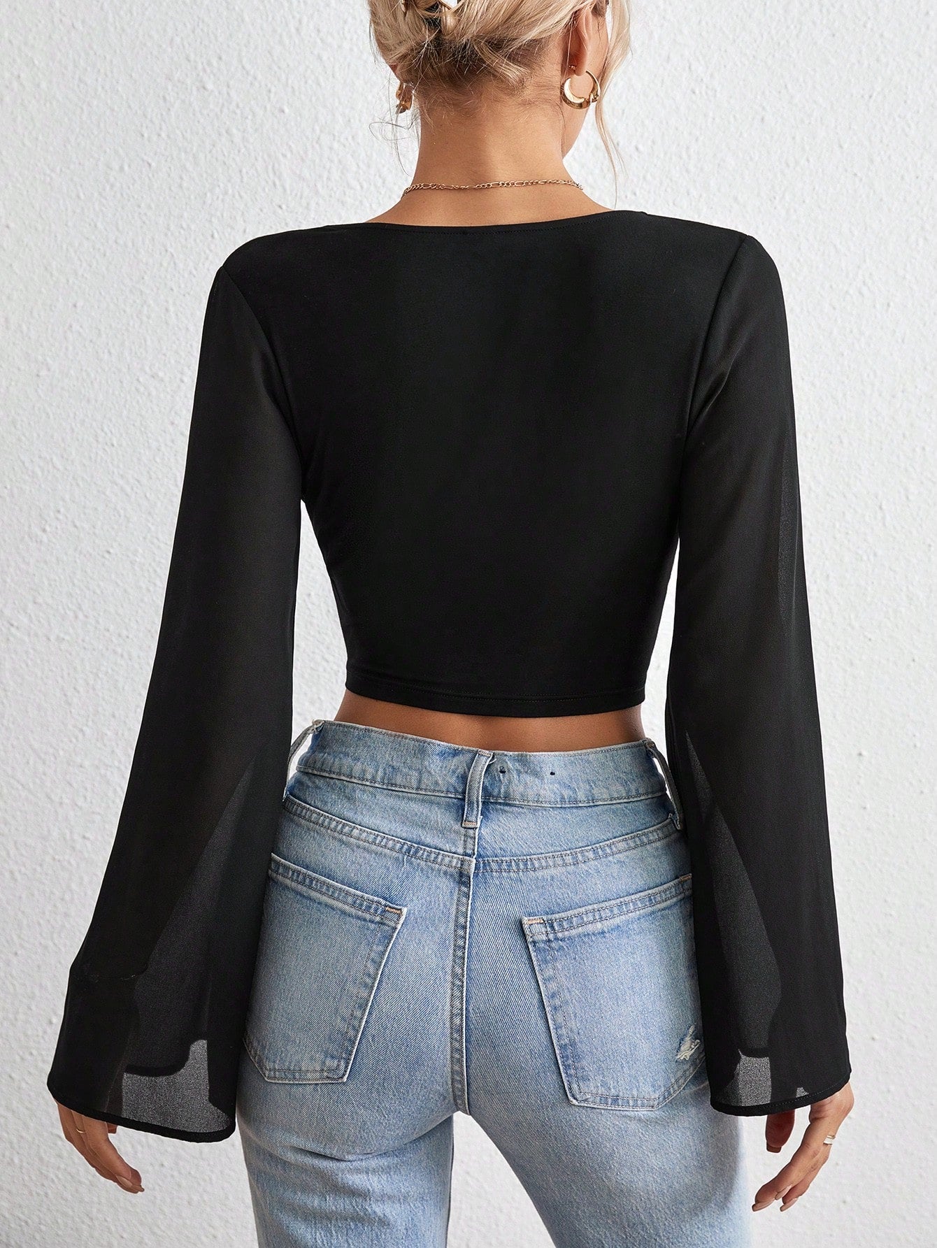 Vrouwelijke Cropped Top Wijde Mouwen Diepe Halslijn