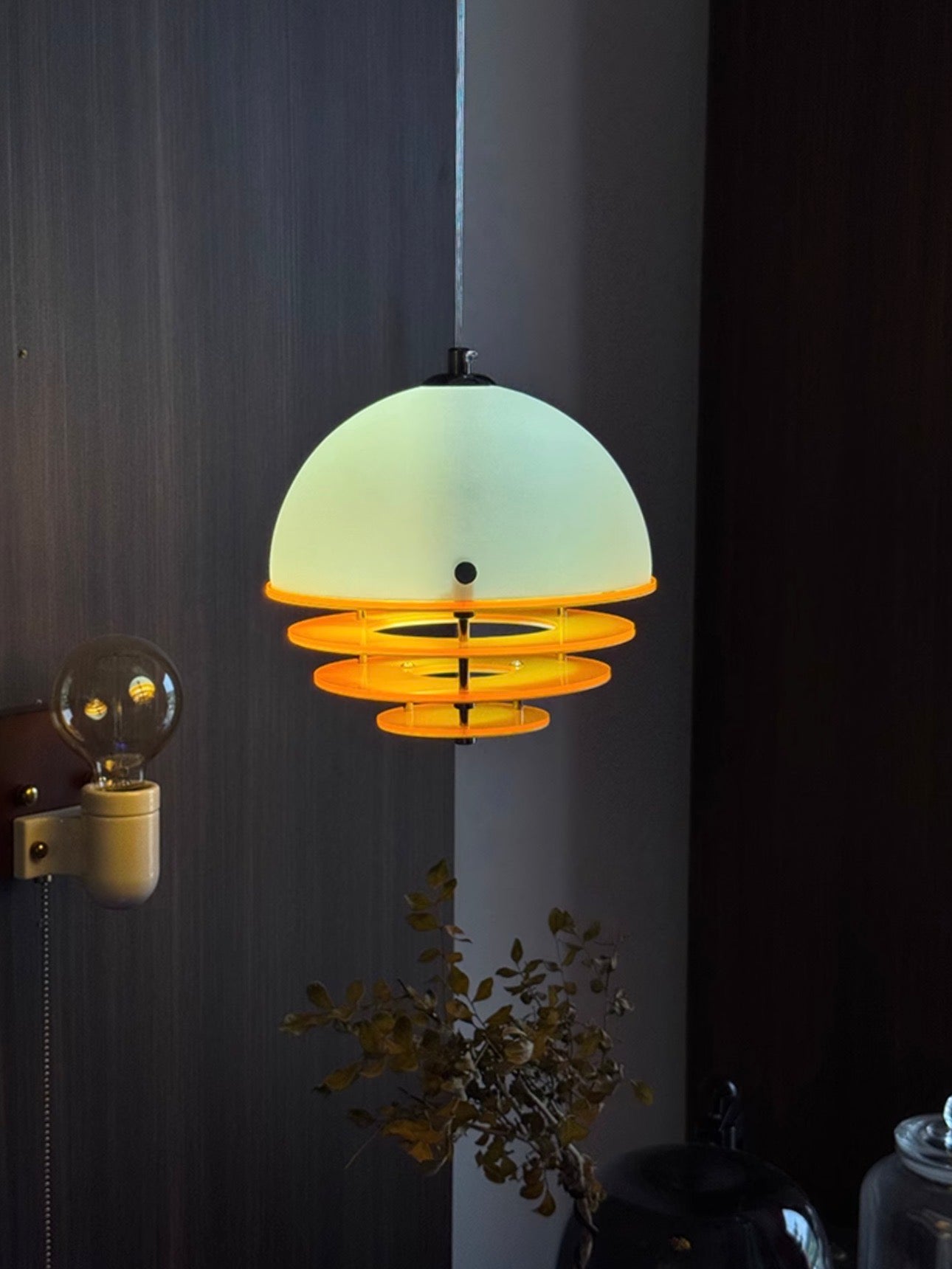 Stijlvolle Hanglamp Bauhaus Design Oranje-Wit Sfeerverlichting voor Moderne Interieurs