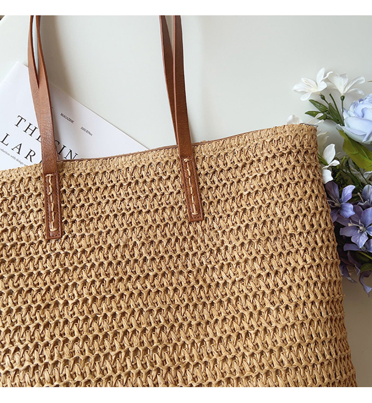 Gevlochten Rieten Mandje met Lederen Hengsels – Natuurlijke Handtas voor Markt en Stad – Scandinavisch Design