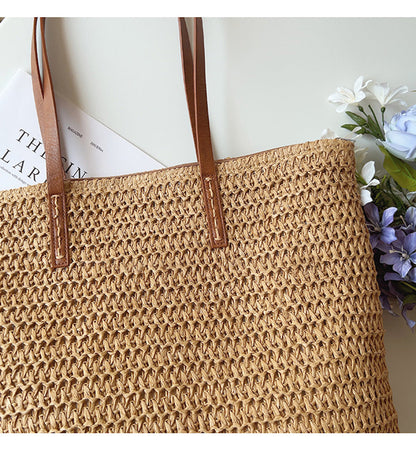 Gevlochten Rieten Mandje met Lederen Hengsels – Natuurlijke Handtas voor Markt en Stad – Scandinavisch Design