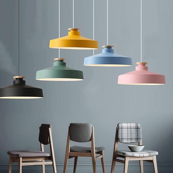 Hanglamp met Houten Kap en Aluminium Accent – Scandinavisch Design voor Eetkamer en Woonkamer