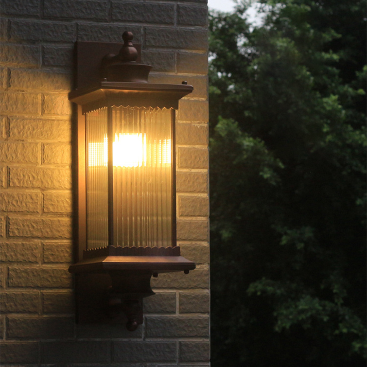 Buitenwandlamp met Geribbeld Glas en Zwart Metalen Behuizing – Klassieke Buitenverlichting voor Tuin, Entree en Terras