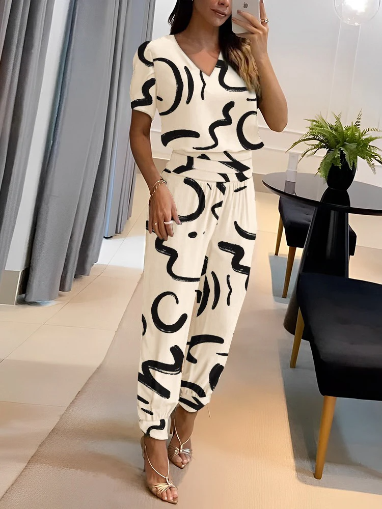 Stijlvolle Vrouwencollectie Elegante Outfit