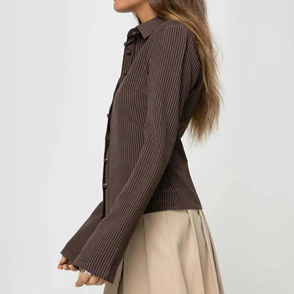 Elegante Blouse met Wijde Mouwen en Slim-Fit Pasvorm
