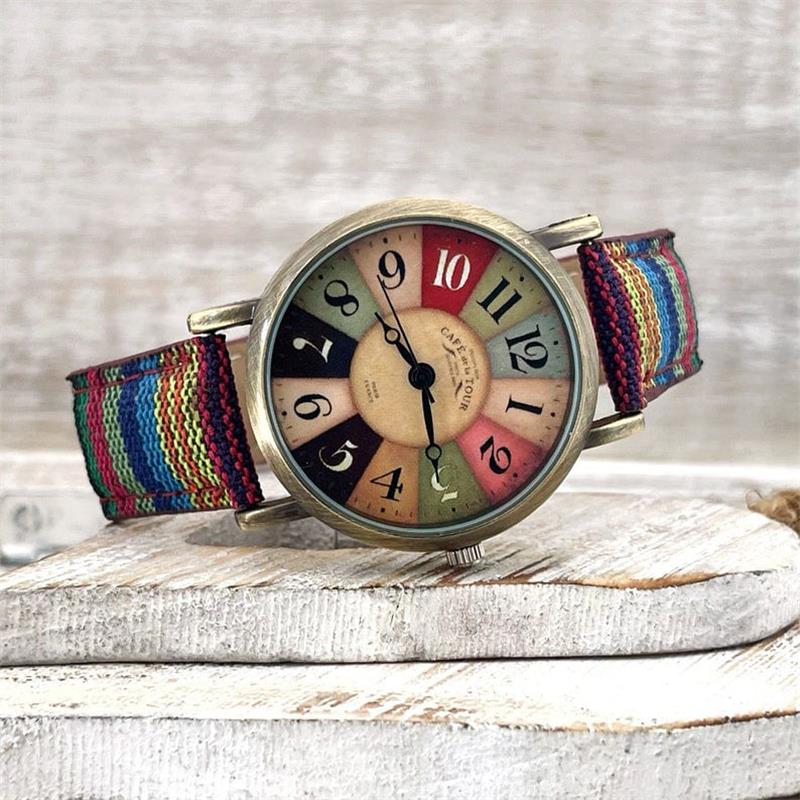 Vintage Dameshorloge met Regenboog Patroon en Gevlochten Band