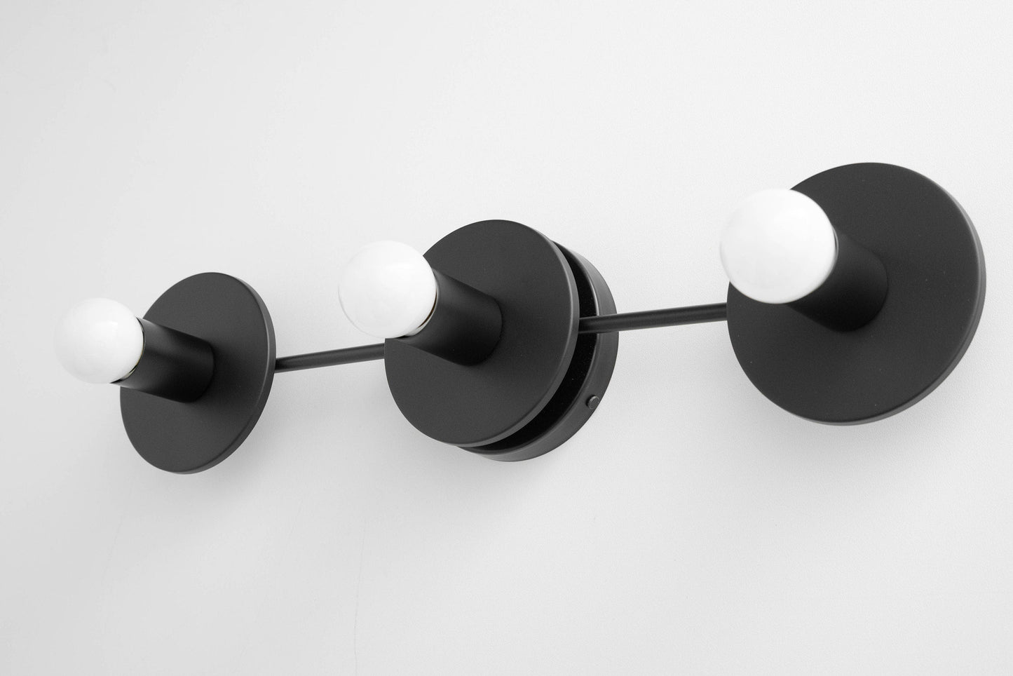 Metalen Wandlamp met Bolvormige Glazen Kappen 3-Lichts Badkamerverlichting Mat Groen