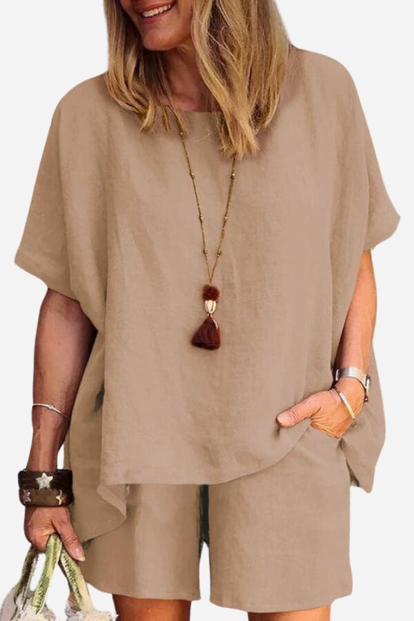 Vrouwelijke Zomerset: Blouse en Korte Broek