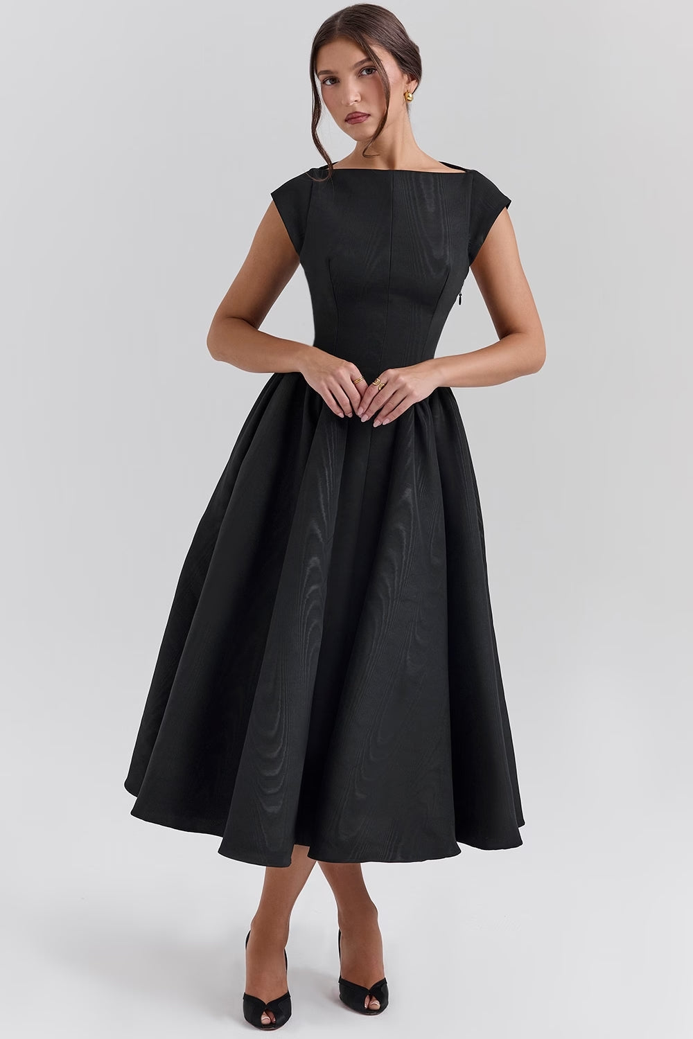Elegante Jurk met Tijdloos Design en Luxe Stof