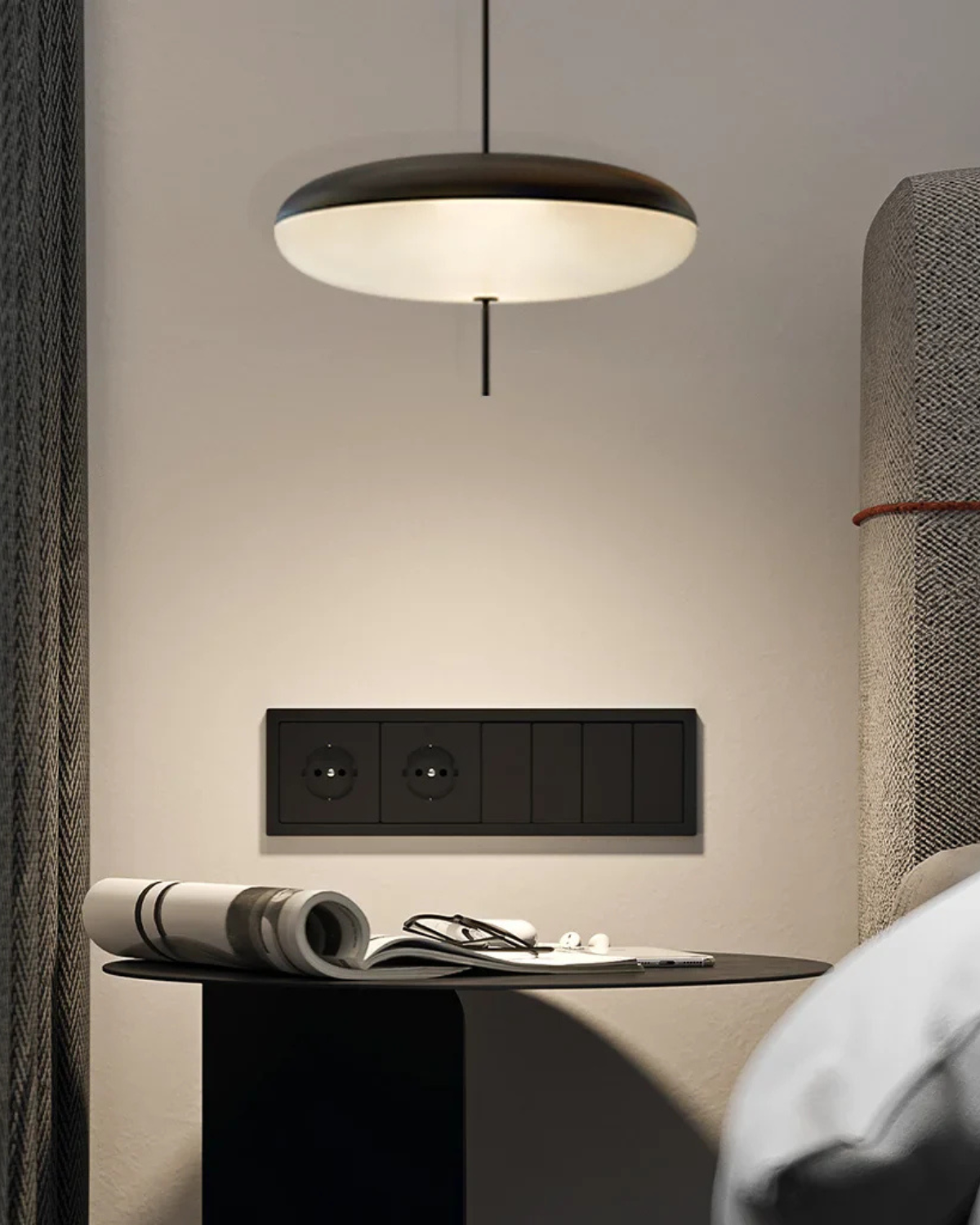 Moderne Hanglamp Met Zwevend Design In Acryl En Metaal Met Warme Diffuse Verlichting