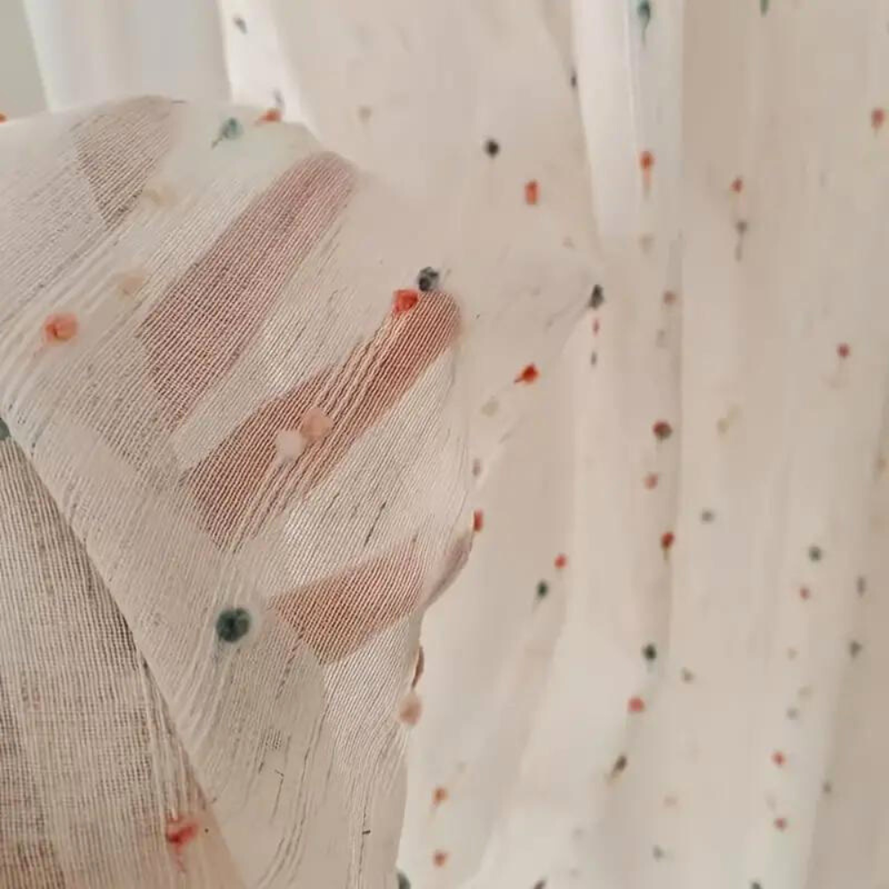 Regenboog Tule Vitrage – Zachte Kleuren Gordijn met Vrolijke Geborduurde Details voor Woonkamer, Slaapkamer en Balkon