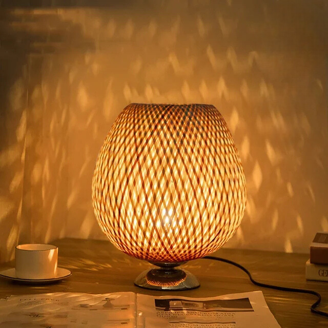 Rustieke Bamboe Tafellamp met Handgemaakte Houten Voet – Vintage Sfeerverlichting voor Woonkamer, Slaapkamer en Bureau
