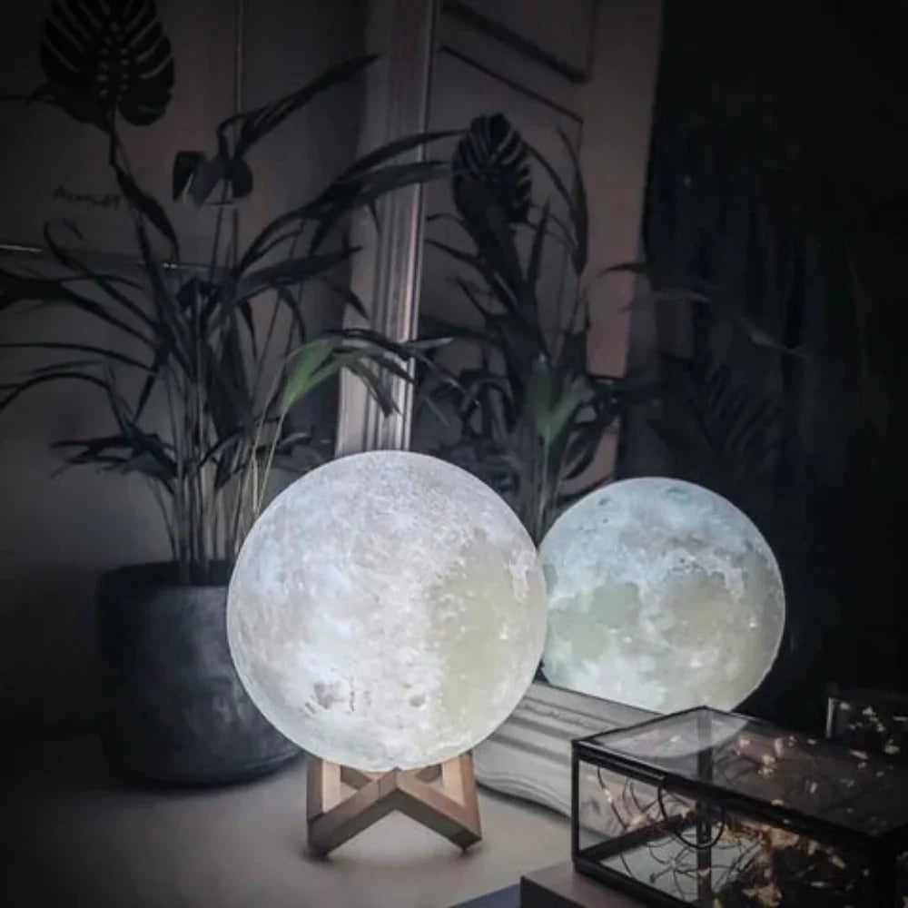 Maanlamp met 3D-Oppervlak en Touchbediening – Draadloze LED Sfeerverlichting op Houten Standaard in 4 Maten