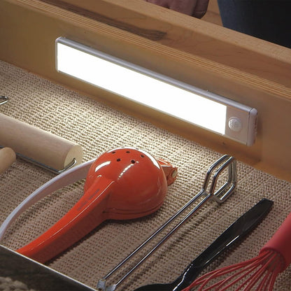 Oplaadbare LED Sensor Kastverlichting 20cm Dimbaar Bewegingssensor Nachtlamp Kast Zwart Zilver Draadloos