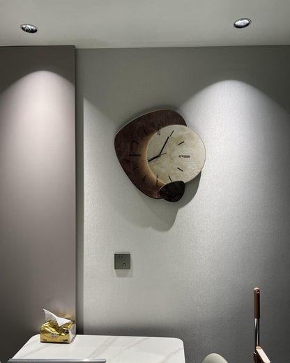 Wandklok met Maanreliëf en Optionele Verlichting Zwart Goud Betonlook Scandinavisch Interieur Decoratief Tijdweergave Woonkamer Slaapkamer Kantoor Modern Minimalistisch Wanddecoratie