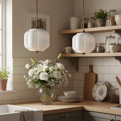 Vintage Melkglas Hanglamp met Messing Armatuur – Klassiek Retro Design voor Eetkamer, Hal & Leeshoek