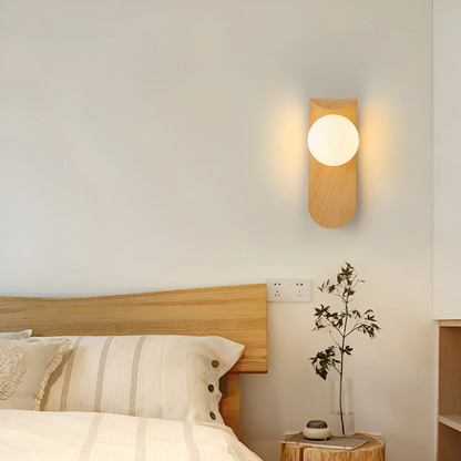 Scandinavische Houten Wandlamp met Glazen Bol | LED Wandverlichting voor Slaapkamer & Woonkamer