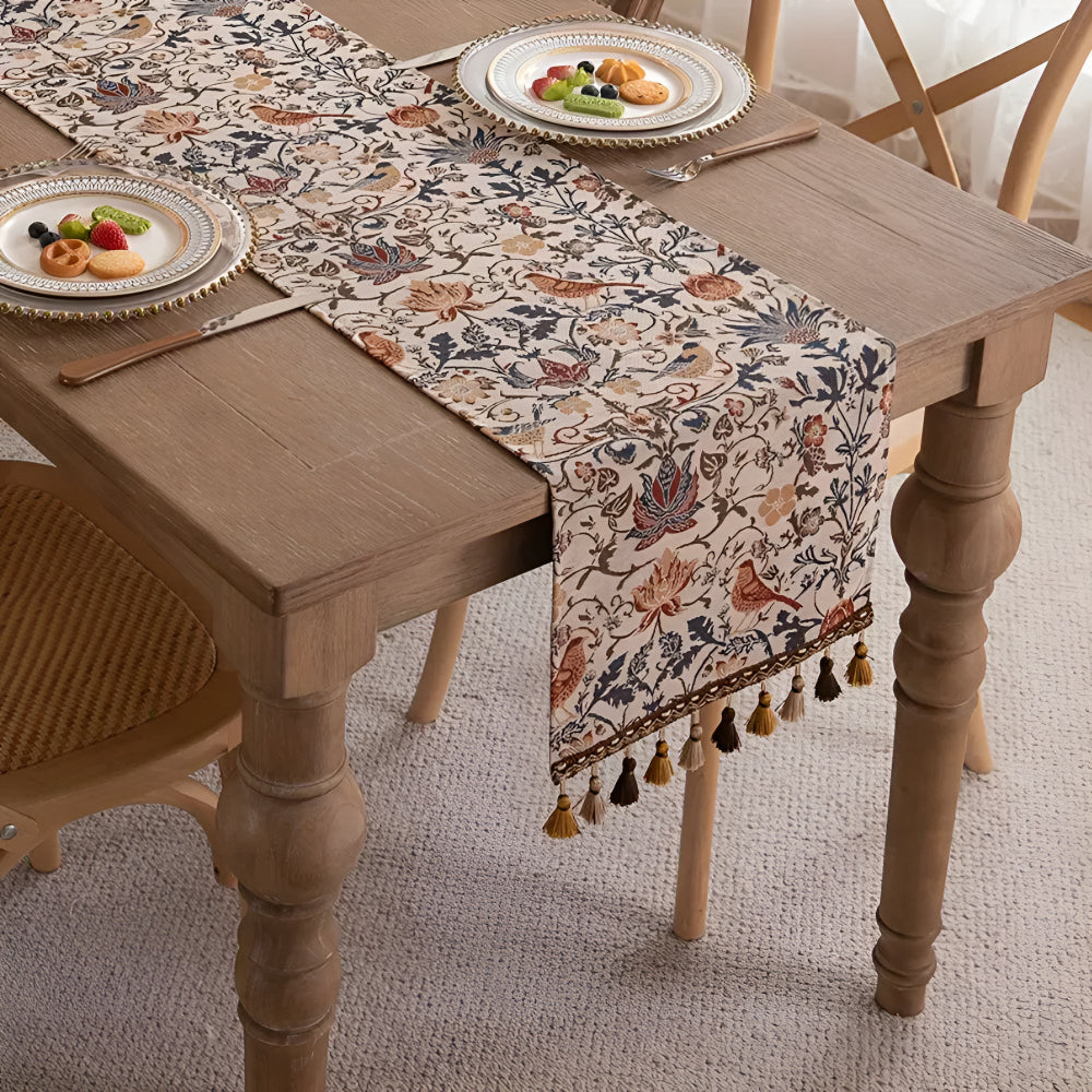 Vintage Jacquard Tafelloper met Vogel & Bloemmotief – Landelijke Elegantie met Kwastjes