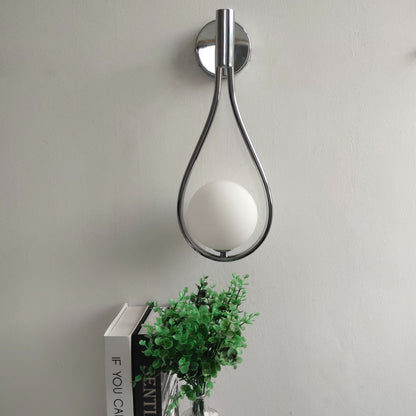 Moderne Wandlamp met Scandinavische Uitstraling - Zwart & Goud - Sfeervol Licht voor Elke Ruimte