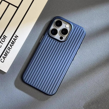 Ultraslanke iPhone Hoesje met Militaire Bescherming | Titanium Carbon Look | Draadloos Laden