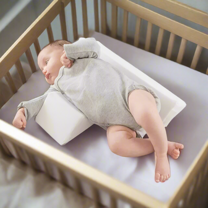 Baby Zijslaap Positiekussen – Driehoekig Antirol Kussen met Verstelbare Breedte – Zacht Memory Foam – Ademend & Wasbaar – Voor Pasgeborenen tot 12 Maanden