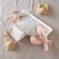 Baby Zijslaap Positiekussen – Driehoekig Antirol Kussen met Verstelbare Breedte – Zacht Memory Foam – Ademend & Wasbaar – Voor Pasgeborenen tot 12 Maanden