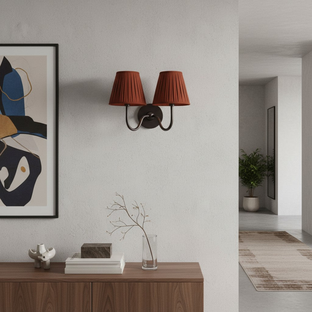 Wandlamp met Geplisseerde Stoffen Kap – Klassieke Verlichting voor Slaapkamer en Woonkamer