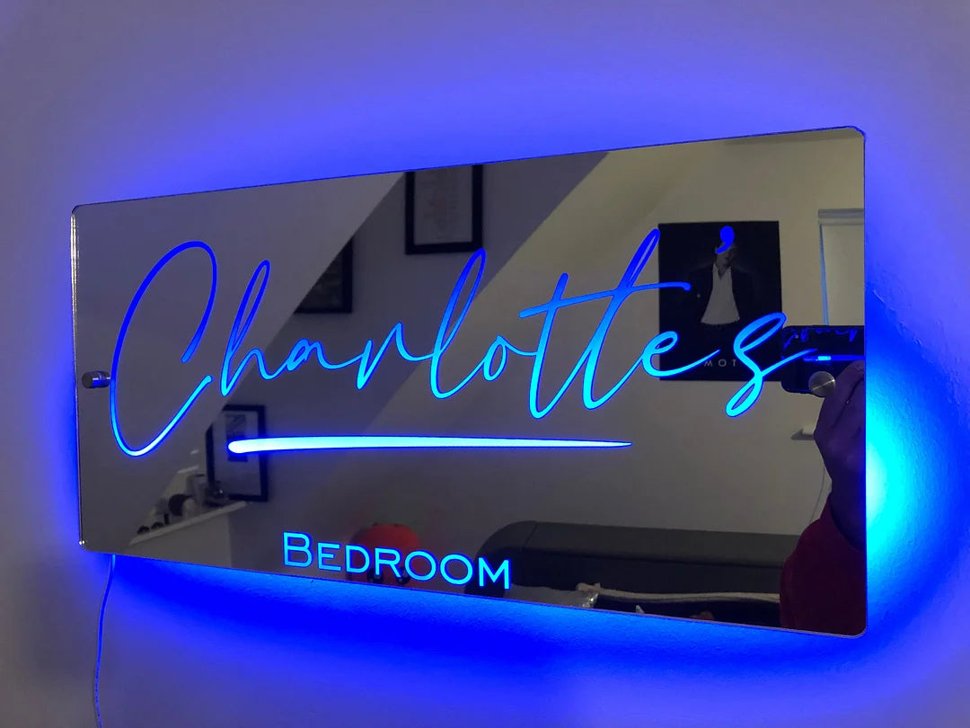 Gepersonaliseerde LED Spiegel met Neonlicht en Eigen Tekst voor Wanddecoratie