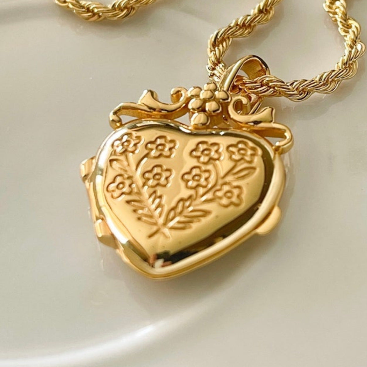 Dames Ketting Hartvormig met Bloemen Zilver - StudioMarella