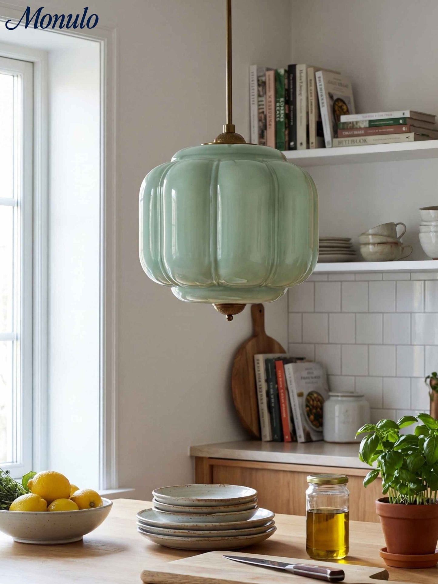 Vintage Kroonluchter met Crèmekleurige Glazen Kappen – Hanglamp in Retro-Stijl voor Eetkamer & Woonkamer