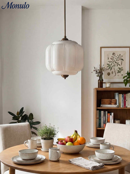 Vintage Kroonluchter met Crèmekleurige Glazen Kappen – Hanglamp in Retro-Stijl voor Eetkamer & Woonkamer