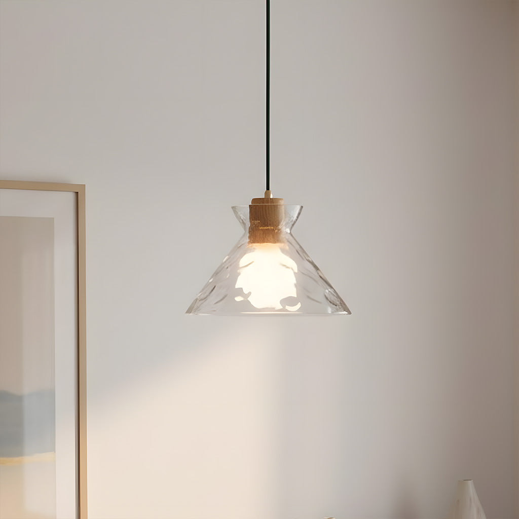 Glazen Hanglamp met Geslepen Koepel en Houten Accenten – Rustieke Eethoekverlichting