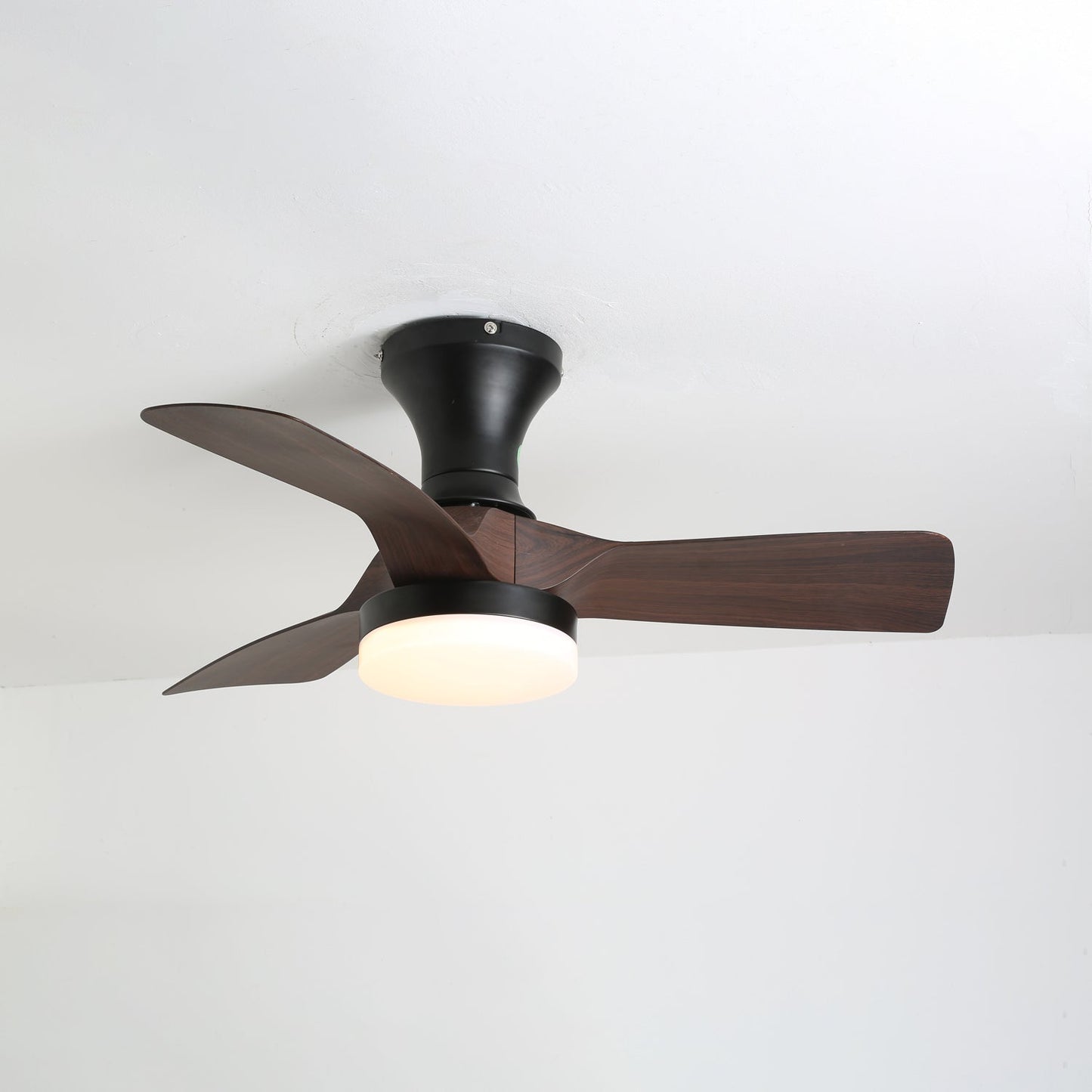 Scandinavische Plafondventilator met Verlichting – Minimalistische Ventilatorlamp in Hout en Wit