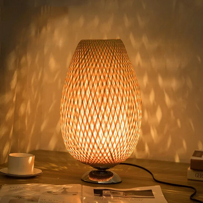 Rustieke Bamboe Tafellamp met Handgemaakte Houten Voet – Vintage Sfeerverlichting voor Woonkamer, Slaapkamer en Bureau
