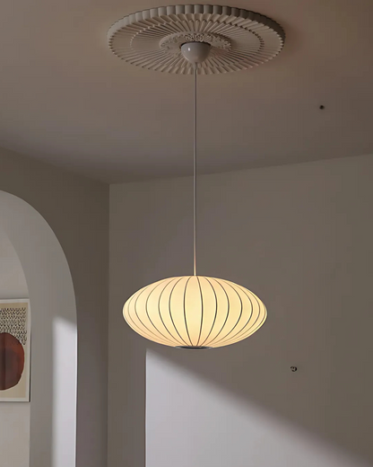 Moderne Ronde Hanglamp Met Geribbelde Kap En Warme Sfeerverlichting