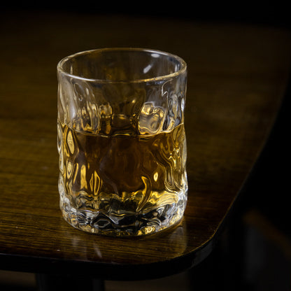 Handgemaakt Whiskeyglas met Golvend Reliëf 210ml Hittebestendig Glas voor Whisky Cocktails Spirits Premium Drinkglas Japans Design Zeegolf Patroon Cadeau Whiskyliefhebber Houten Verpakking