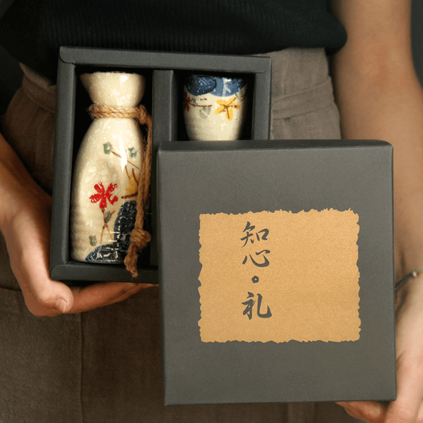 Japans Sakura Sake Serviesset met Karaf en Kopjes – Keramiek met Kersenbloesem Motief